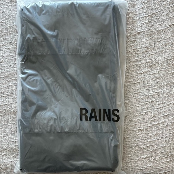 NWT Rains Trail Gym Duffle/ Weekender Bag Black - Picture 7 of 7